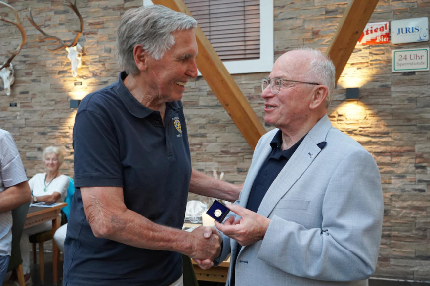 'Ein Abend voller Dankbarkeit: Rotary Club Imst-Landeck ehrt sechs Lebensretter – und ein Happy End für Michael - Tirol'-Bild-5