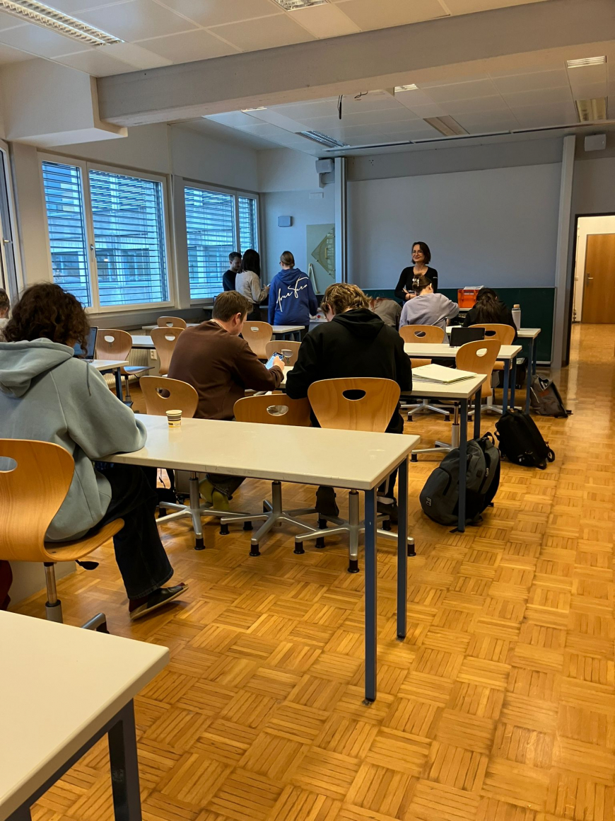 '151 neue potenzielle Lebensretter:innen am Gymnasium Schillerstraße Feldkirch - Vorarlberg'-Bild-2