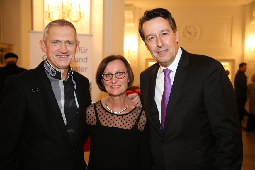 'Opernfreunde mit sozialem Engagement helfen uns dabei, weitere Leben zu retten'-Bild-1