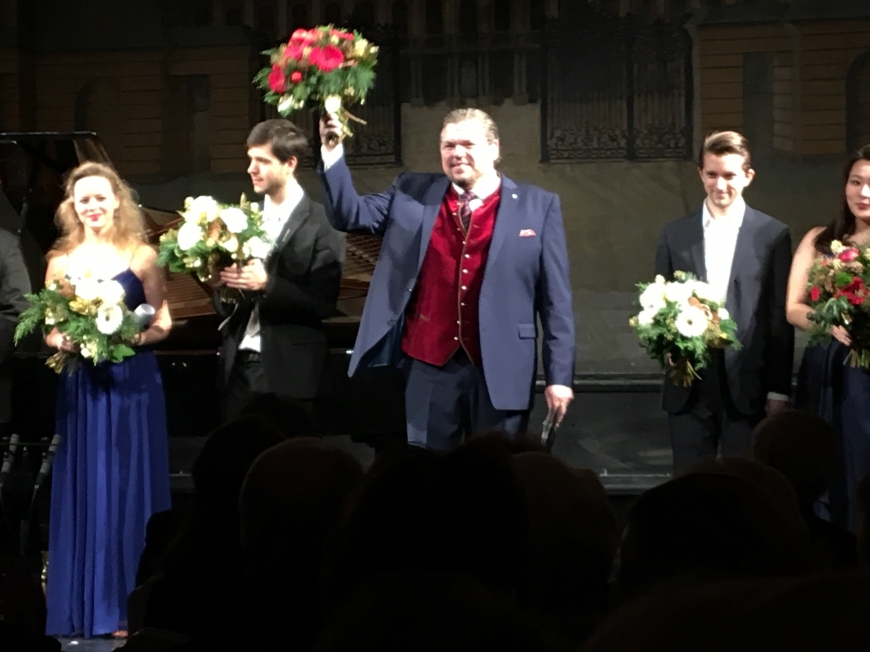 'Opernfreunde mit sozialem Engagement helfen uns dabei, weitere Leben zu retten'-Bild-7