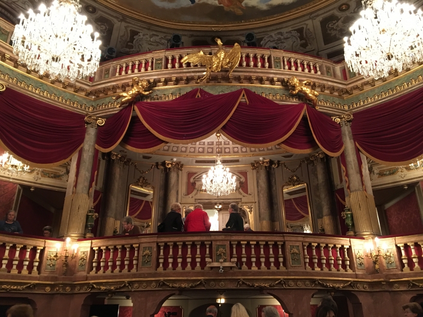 'Opernfreunde mit sozialem Engagement helfen uns dabei, weitere Leben zu retten'-Bild-11