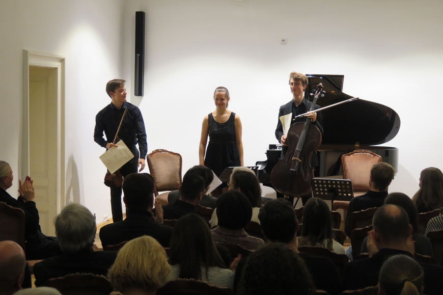 'Großartige Nachwuchskünstler begeistern das Publikum für einen guten Zweck'-Bild-32