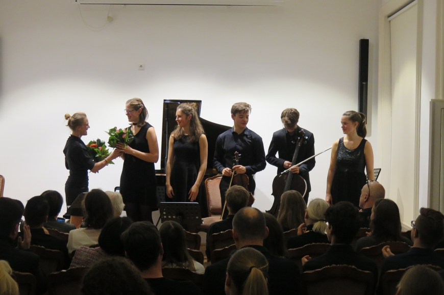 'Großartige Nachwuchskünstler begeistern das Publikum für einen guten Zweck'-Bild-40