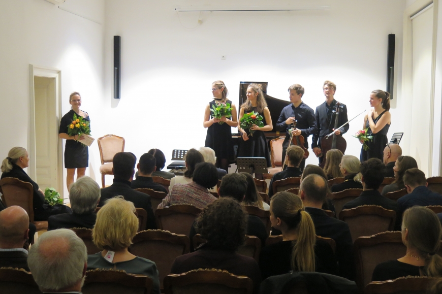 'Großartige Nachwuchskünstler begeistern das Publikum für einen guten Zweck'-Bild-43