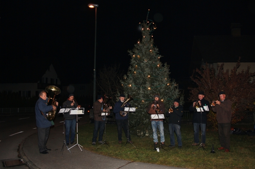 'Scheckübergabe durch die Schaufelstraßengemeinschaft'-Bild-2