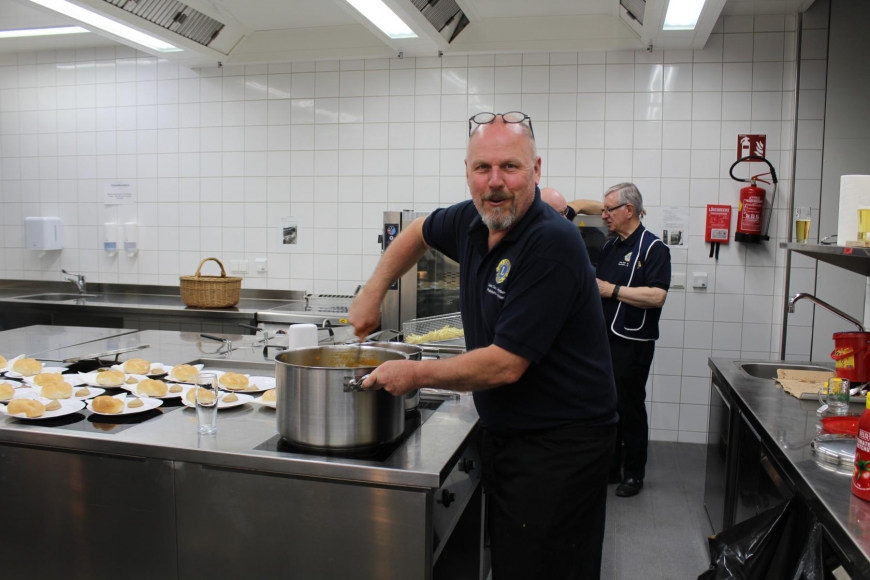 'Großartiges Benefizkonzert von The Monroes und Spitfire55'-Bild-1