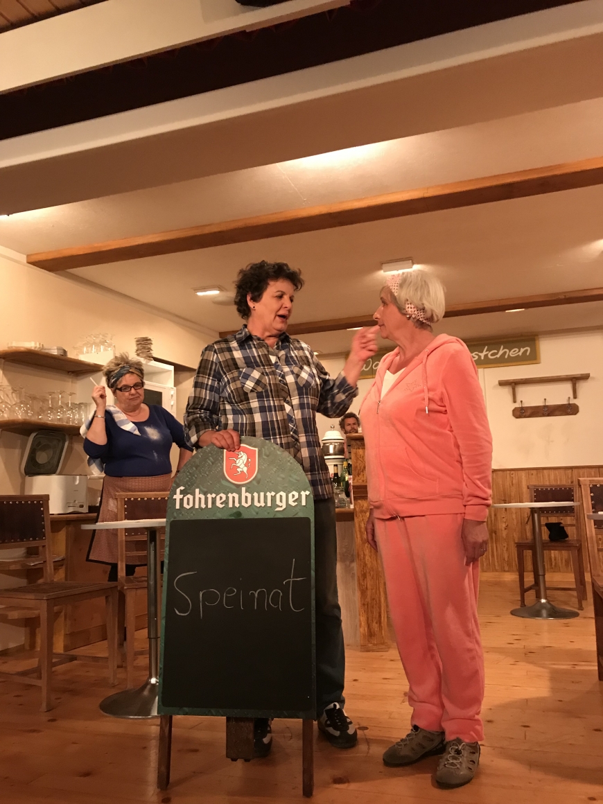'Großzügige Spende der Theatergruppe Latschau durch Benefizvorstellung'-Bild-1